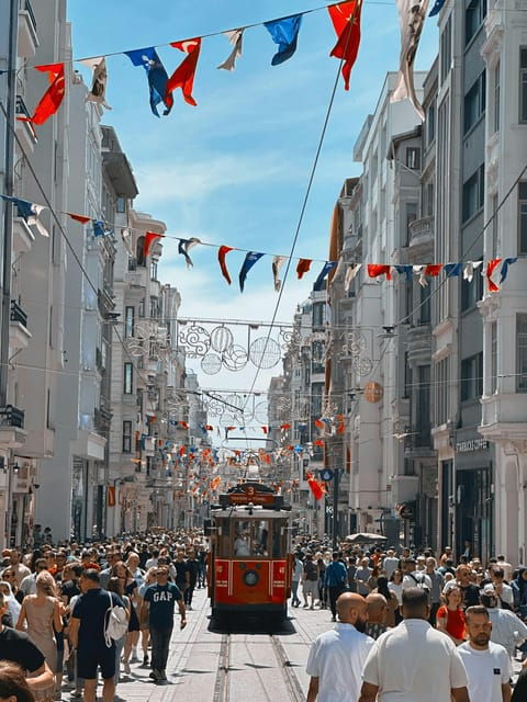 Istanbul: First-Day Walking Tour With Tea and Simit