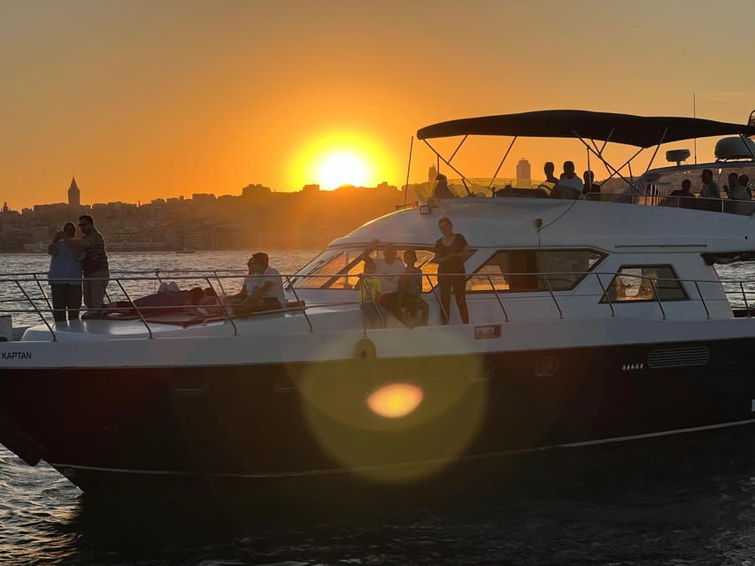 Istanbul: Luxury Yacht Tour at Sunset With Snacks