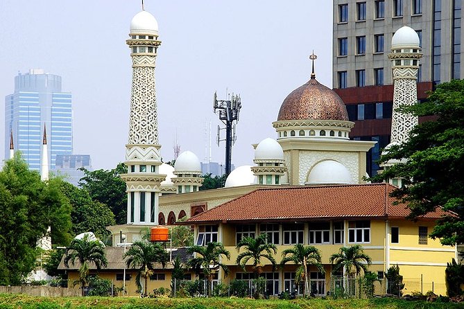 Jakarta Airport Transfers : Jakarta Airport CGK to Jakarta City in Business Van