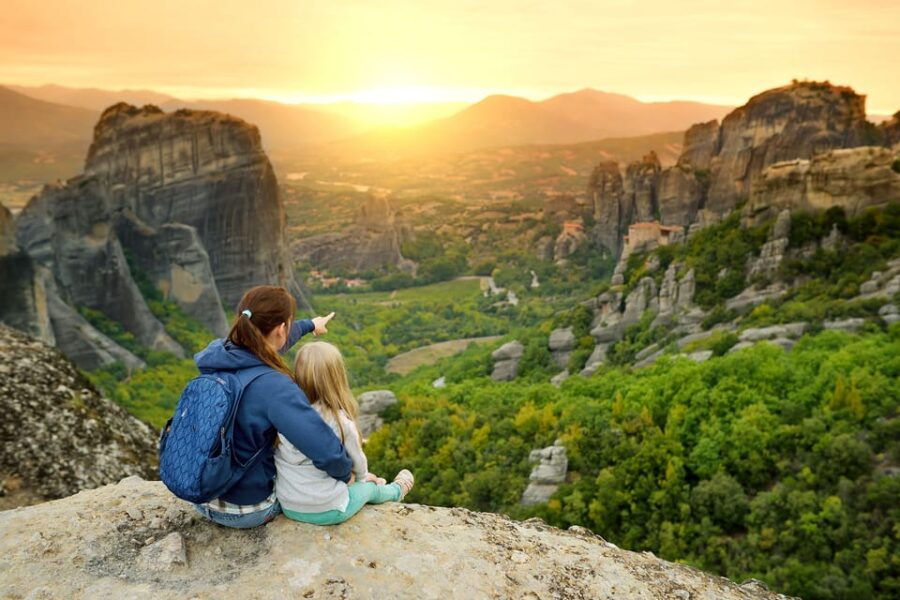 Kalabaka/Kastraki: Meteora Sunset, Monastery, and Caves Tour