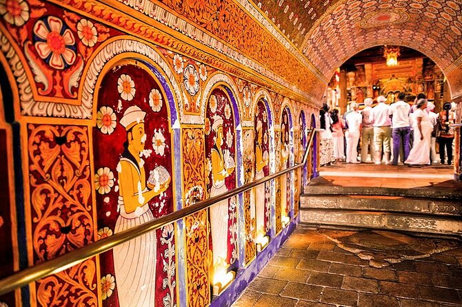 Kandy Day Tour – Two Temples, Kandy City and Peradeniya Garden