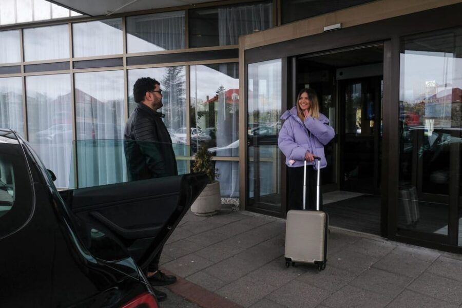 Keflavik Airport: Roundtrip Transfer To/From Reykjavik