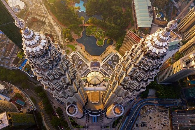 KLCC Walking Tour With Local Host (Multi Options)