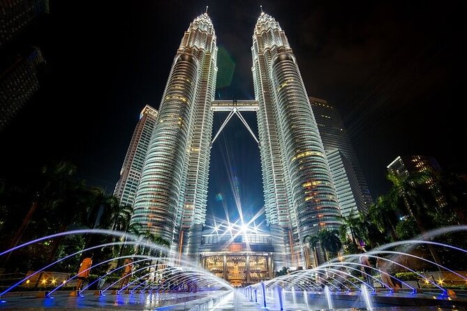 Kuala Lumpur Night Tour With Lake Symphony & Saloma Bridge - Tour Highlights
