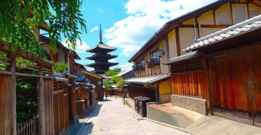 Kyoto: Higashiyama Highlights and Hidden Gems Walking Tour - Tour Overview and Pricing