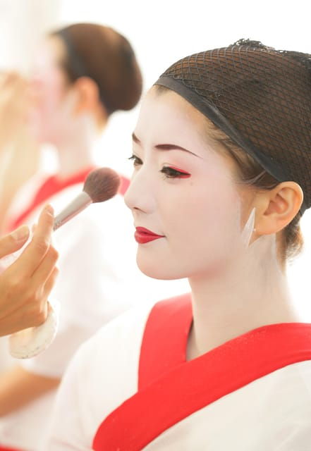Kyoto: Maiko Makeover and Photoshoot Experience (Women Only) - Experience Overview