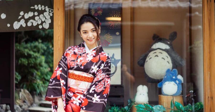 Kyoto: Rent Kimono for a Day Near Gion W/ Photoshoot