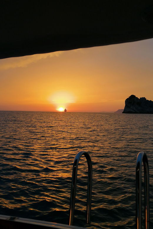 La Spezia: Islands Sunset Boat Trip With Dinner on Board - Itinerary and Experience