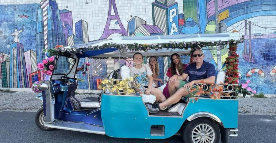 Lisbon: 2-HOUR Guided Tuk Tuk Tour in Old Town & City Center