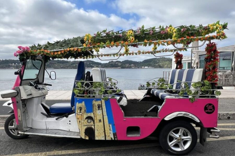 Lisbon: 4-HOUR Guided Tuk Tuk Tour in Old Town & City Center