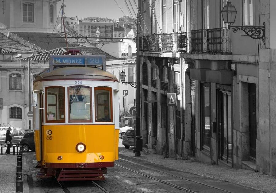 Lisbon Airport: Transfer To/From Oeiras, Cascais or Sintra - Service Overview