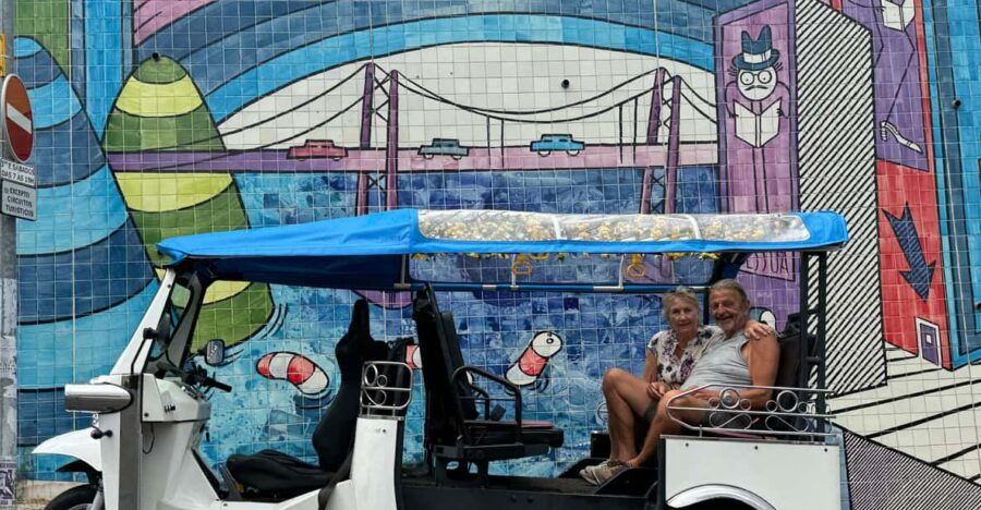 Lisbon: City Highlights Eco Tuk Tuk Tour