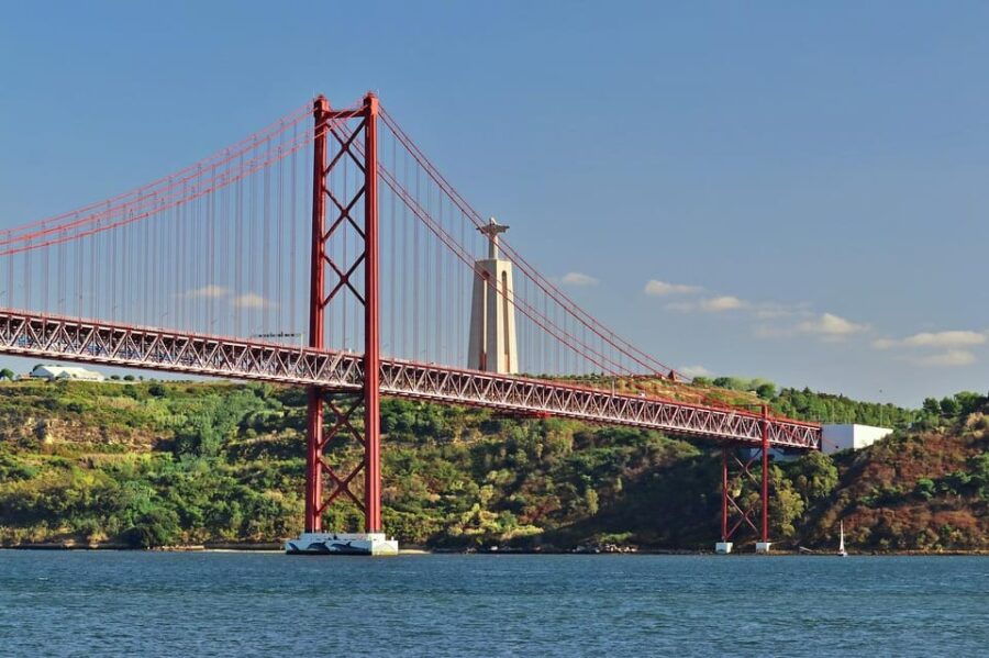 Lisbon: Experiences: Jiu Jitsu Class+ Almada Tour + Transfer - Tour Overview