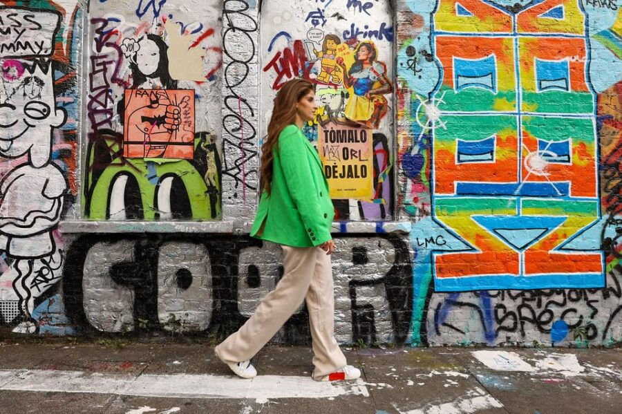 London: Private 2-Hour Photo Shoot at East End Street Art - Experience Overview