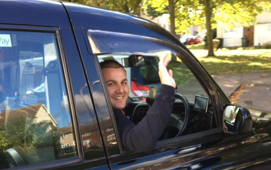 London: Taxi 50+ Sights Private Tour & Thames River Cruise