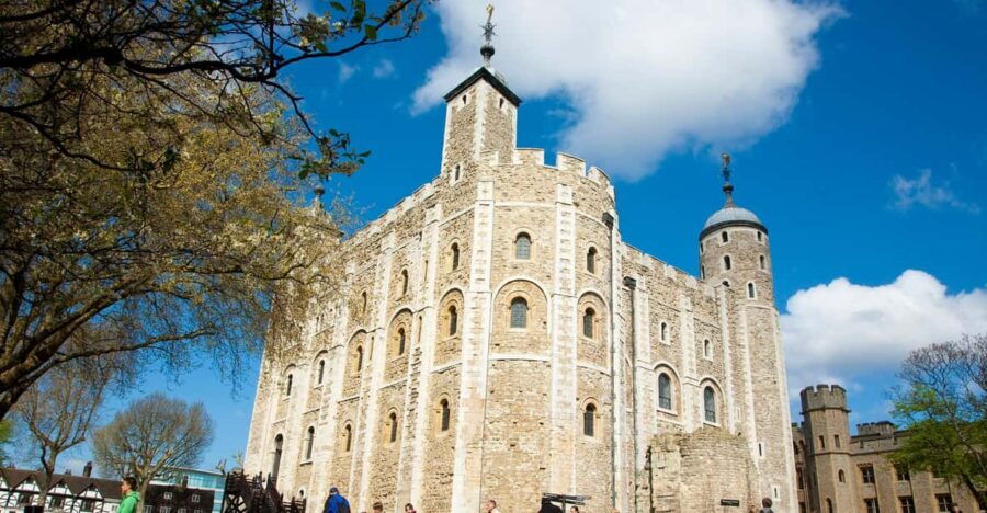 London: Tower of London, Hop-on, Hop-off Bus & River Cruise