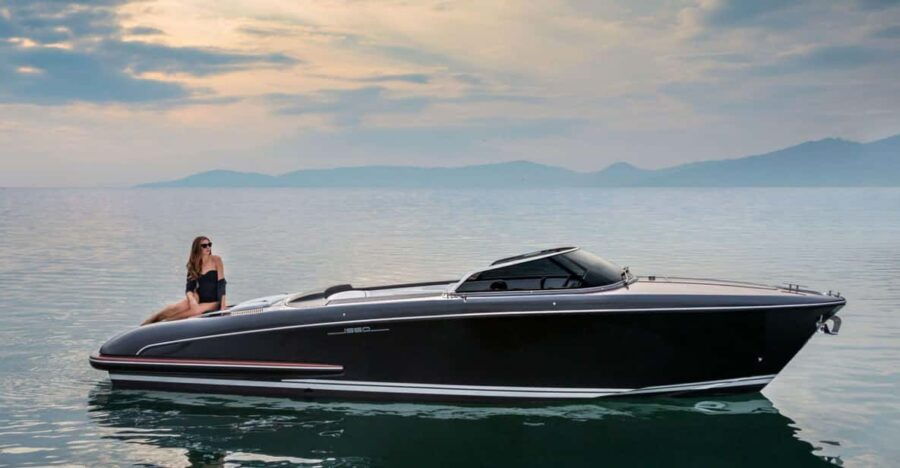 Luxury Boat Tour on RIVA ISEO