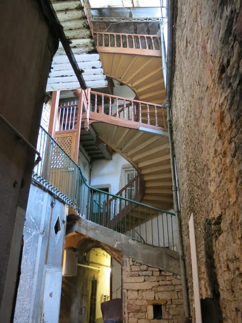 Lyon: Silk Road of Lyon Traboules Guided Tour