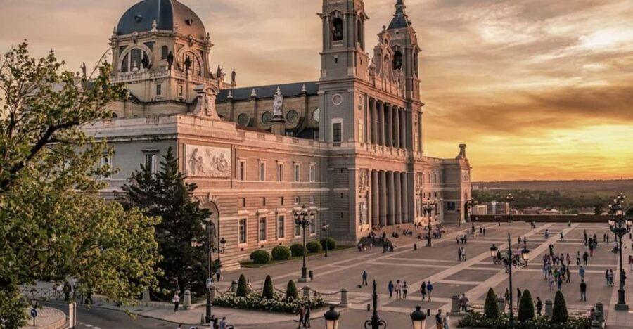 Madrid: City Highlights Guided Walking Tour