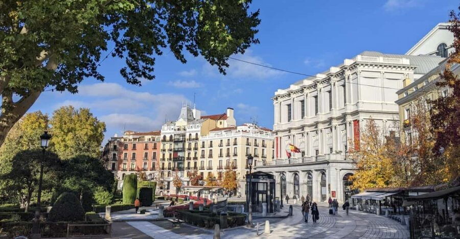 Madrid: Self-Guided Tour in Urban and Historic Centre
