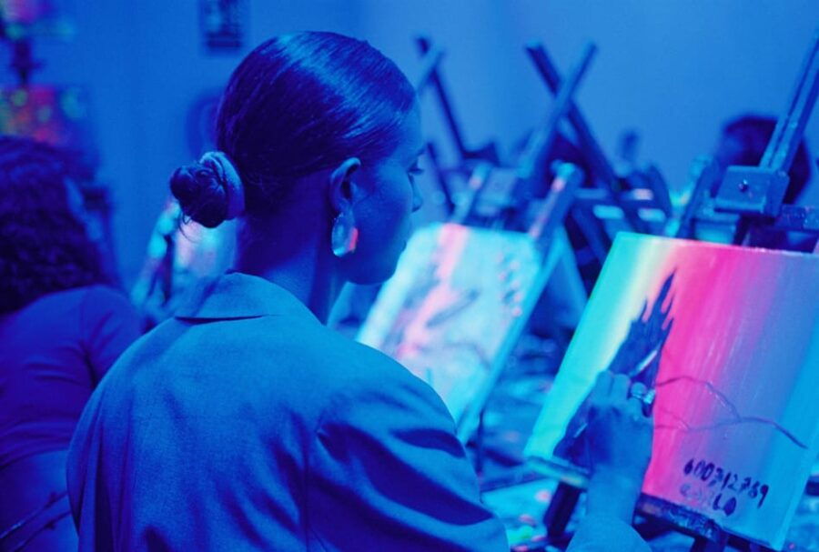 Málaga: Wine Gogh Glow Academy Paint and Sip Class
