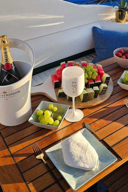 Marbella: 6 Hours Excursion on Luxury Yacht
