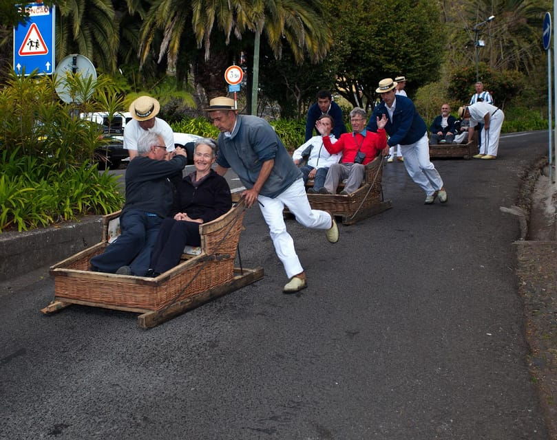 Monte: Toboggan Tuk-Tuk Tour