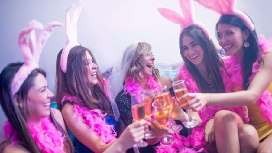 Nice: Pub / Bar Crawl Group Size 6 Person