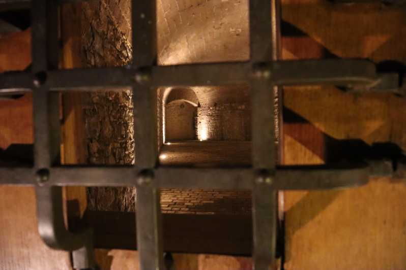 Night-Time Tour Legends and Mysteries of Pamplona - Tour Overview