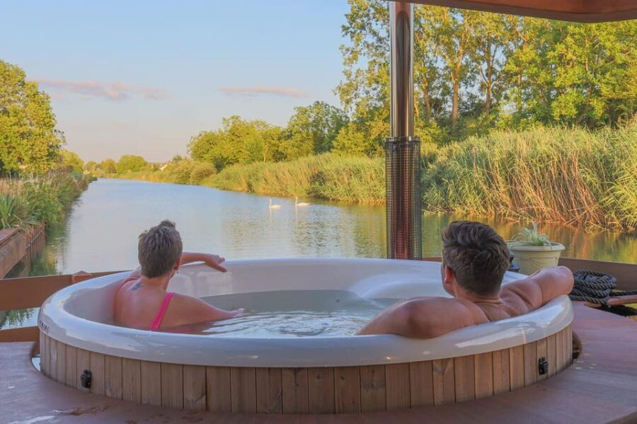 Nocturnal Eclipse – Evening Private Boat Cruise in Champagne