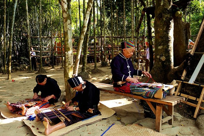 One Day Private Tour of Yanoda Tropical Rain Forest Park and Li Minority Culture Park