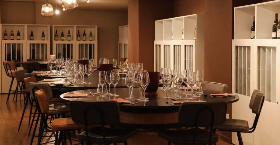 One Estate - One History: Domaine Richez - Host and Language