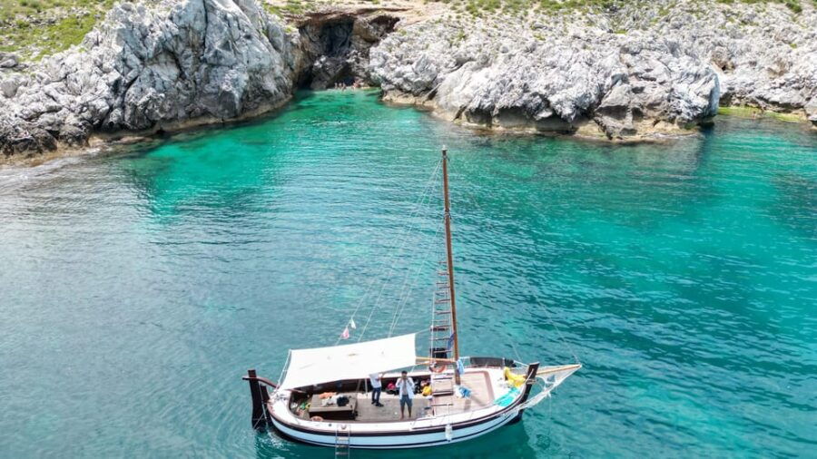 Palermo: Boat Tour Among Caves and Breathtaking Landscapes