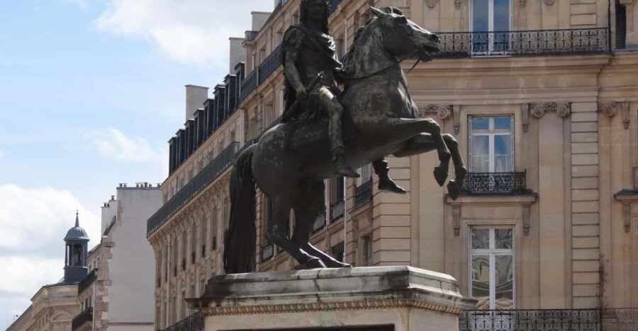 Paris: Evening Tour and Picnic With Champagne in Park - Tour Overview and Pricing