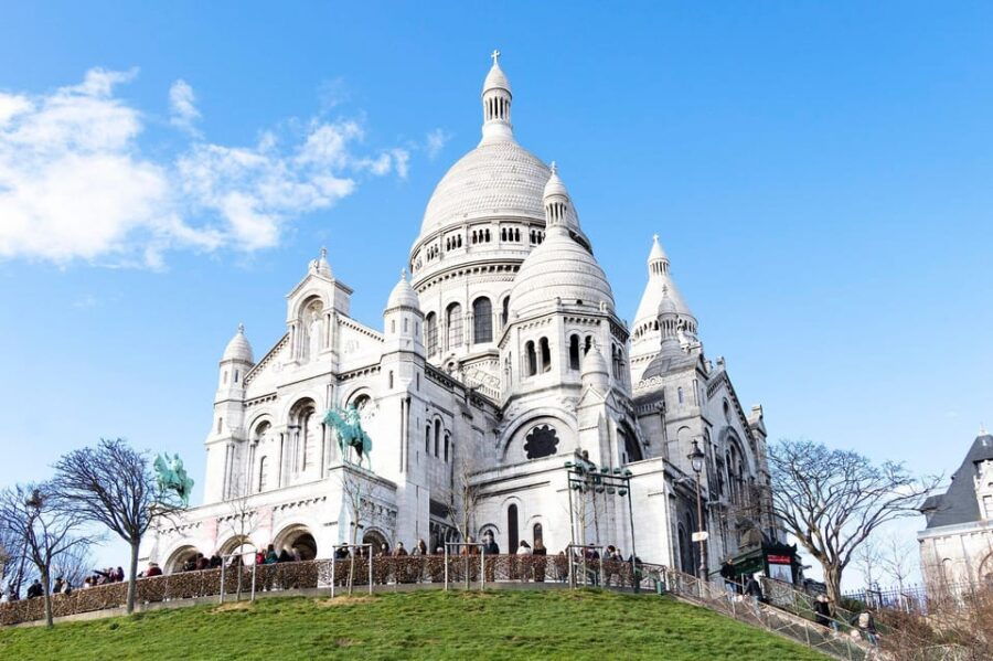 Paris: Montmartre and Sacre Coeur Tour With a Local Guide - Tour Overview