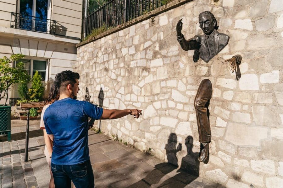 Paris: Montmartre Walking Tour With a Guide