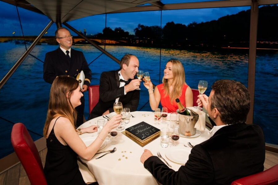 Paris : NYE Special Diner Cruise on the Seine River - Overview of the Cruise