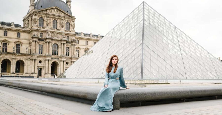 Paris Photographer | Professional Photos at the Louvre - Exclusive Photo Session Details
