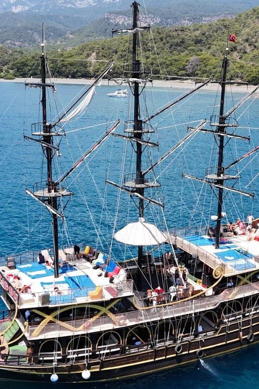 Party Boat Pirate Boat Foam Party