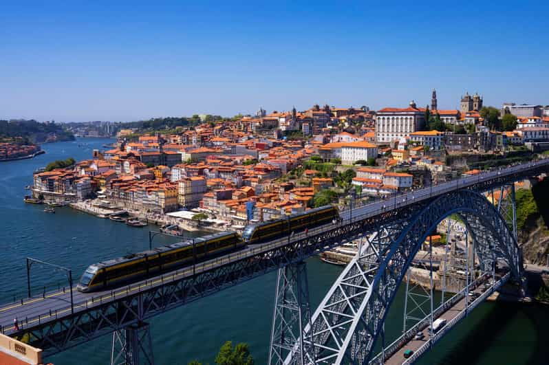 Porto: Express Walk With a Local in 60 Minutes