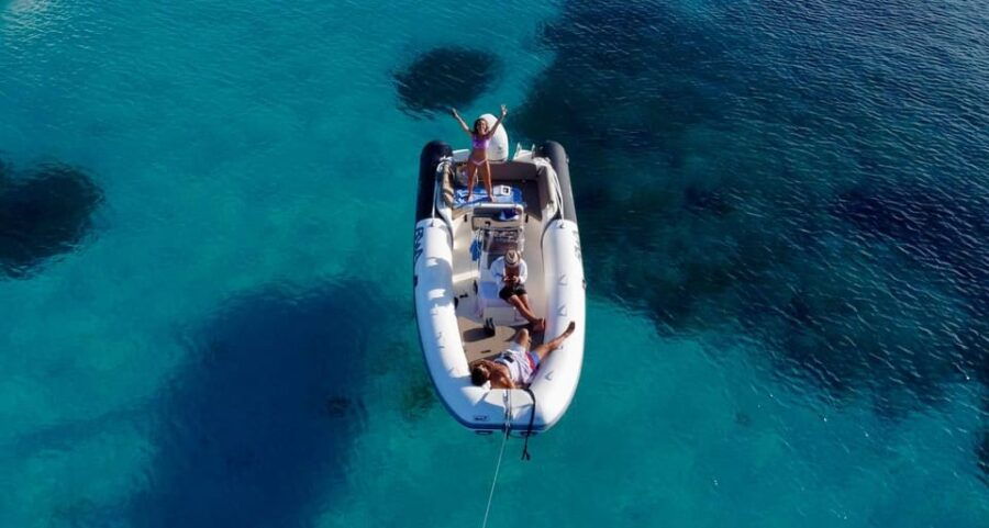 Porto Rotondo:Stylish & Comfortable Dinghy. Requires Licence