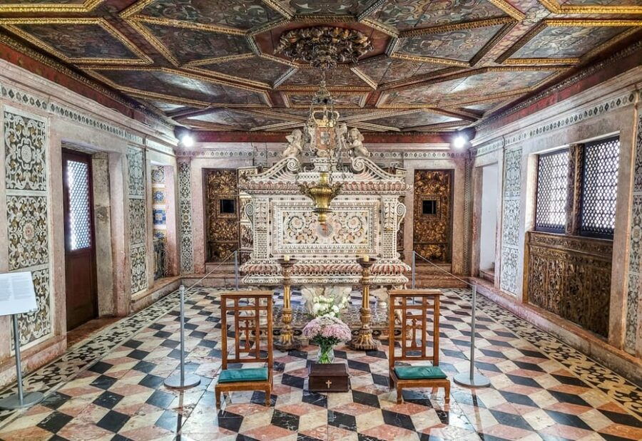 Porto to Aveiro & Costa Nova Day Trip Pass