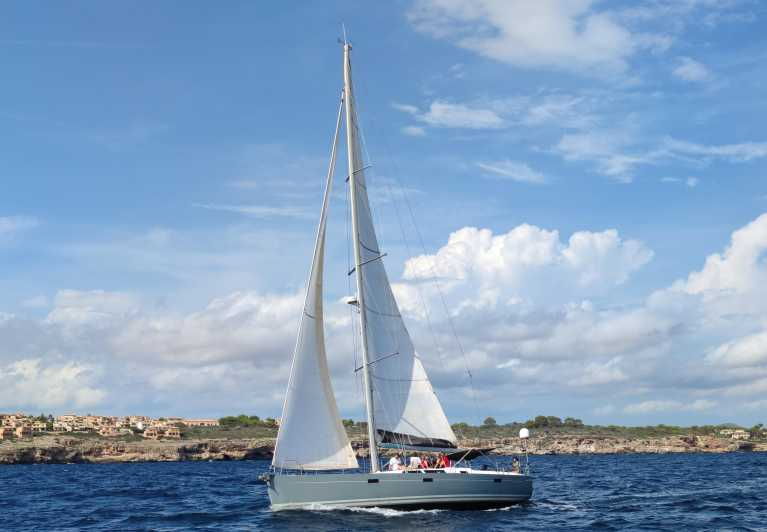 Portocolom: Half-Day Sailing Trip With Tapas and Drinks