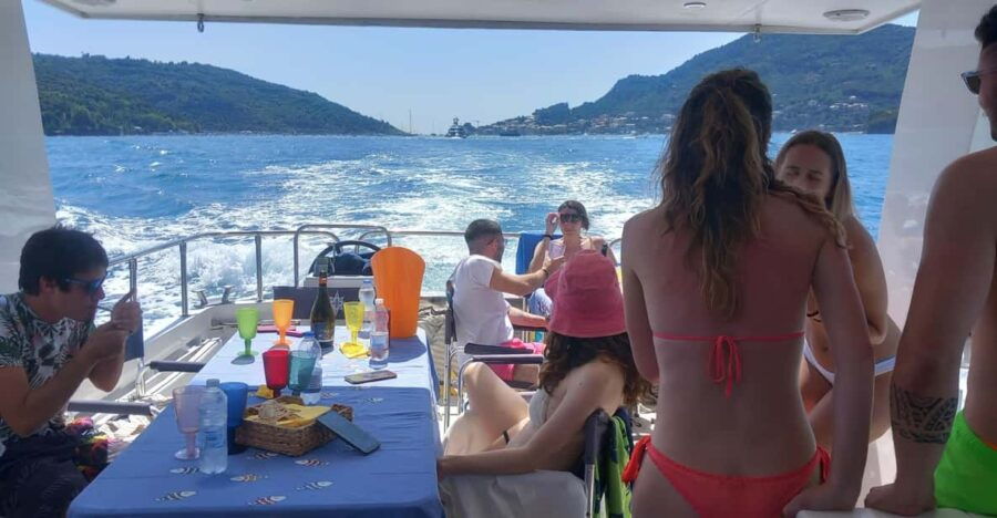 Portovenere: Islands Sunset Boat Trip With Dinner on Board - Overview of the Boat Trip