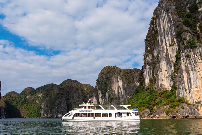PREMIUM Day Cruise in Halong Bay: Buffet Lunch and Sunset Party