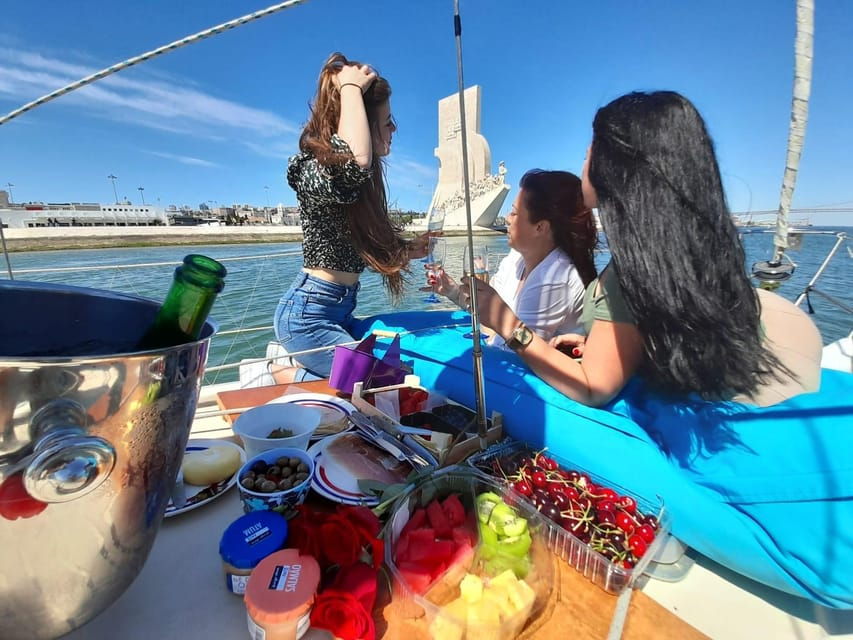 Private Boat Tour in Lisbon: With Welcome Drink and Music. - Tour Overview