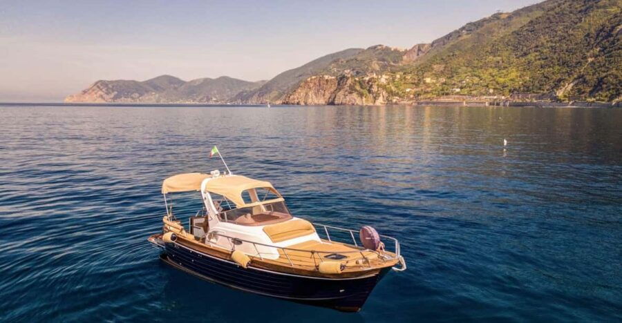 Private Boat Tour to the Gates of the Cinque Terre (HD)