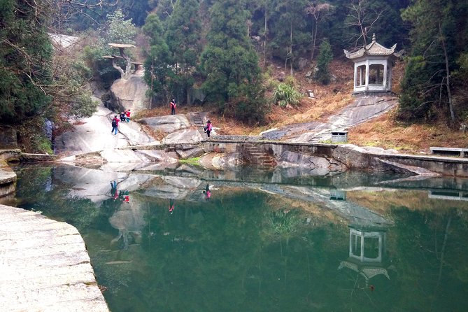 Private Day Tour to Mt Hengshan From Guangzhou by Round-Way Bullet Train