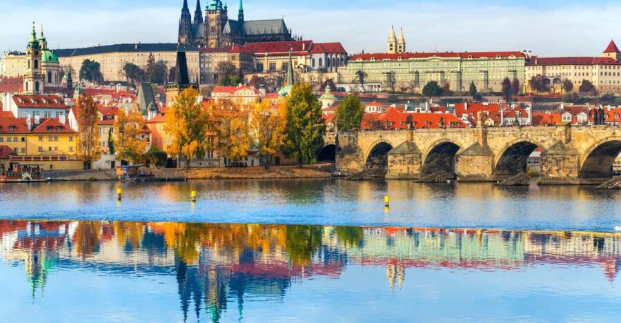 Private Day Trip From Vienna to Prague and Back, in English