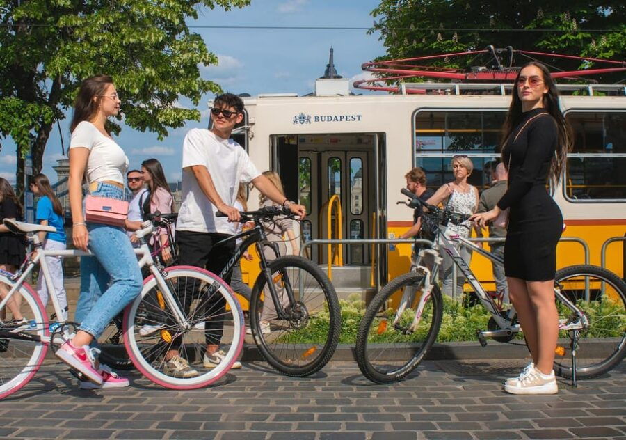 PRIVATE Guided Tours in Budapest on BIKE-PRIVATE